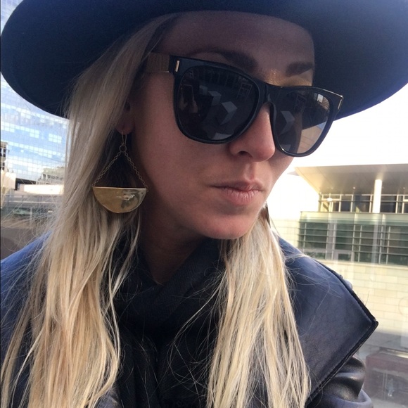 Meet your Posher, Paige - Picture 3 of 4