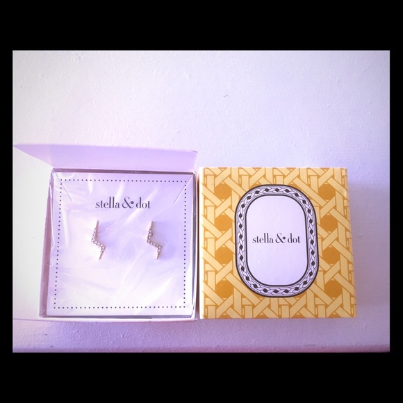 NIB Stella and dot lighting bolt earrings
