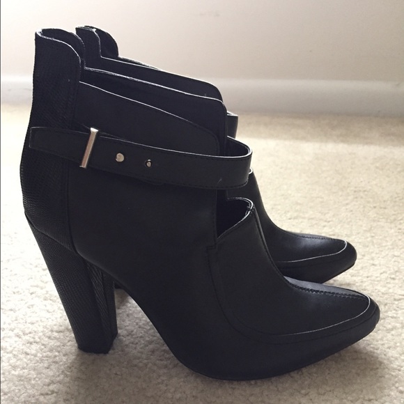 Forever 21 Shoes - 🖤 Forever 21 black booties
