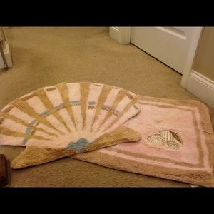 A matching bathroom rug set