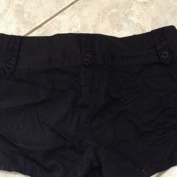 Shorts - Picture 3 of 4