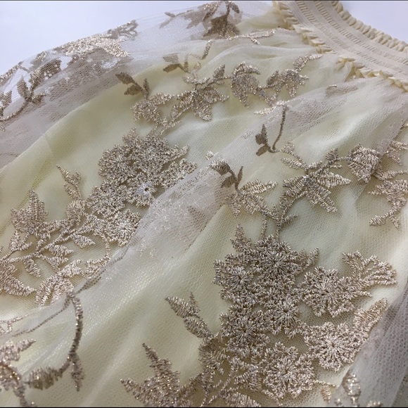 🛍 SOLD 🛍 Beautiful Champagne Laced Skirt - Picture 2 of 4