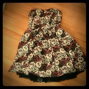 Floral sweetheart dress