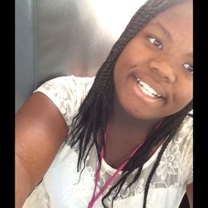 Meet your Posher, Laryn