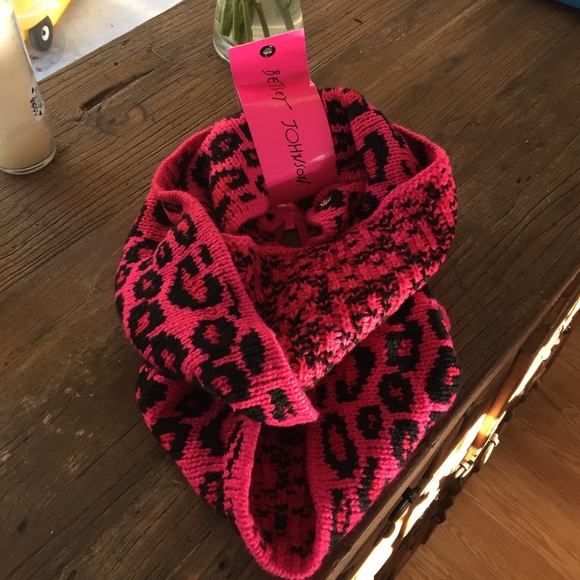 Betsey Johnson Accessories - Betsey Johnson infinity scarf