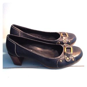Franco Sarto round-toe stacked navy heels