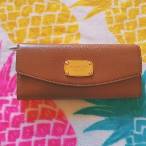 Michael Kors • Luggage • Slim Flap Wallet