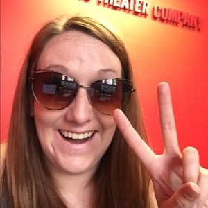 Meet your Posher, Adrienne