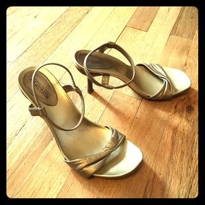 Kenneth Cole gold sandal