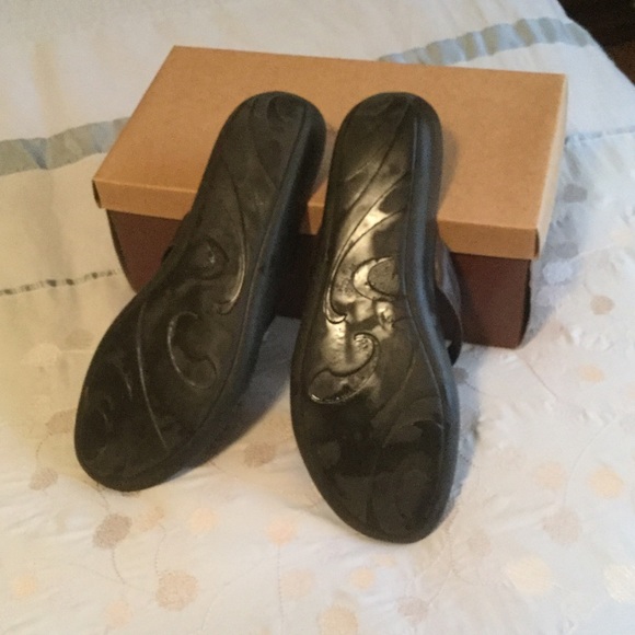 Sandals - Picture 2 of 3