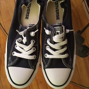Navy blue converse