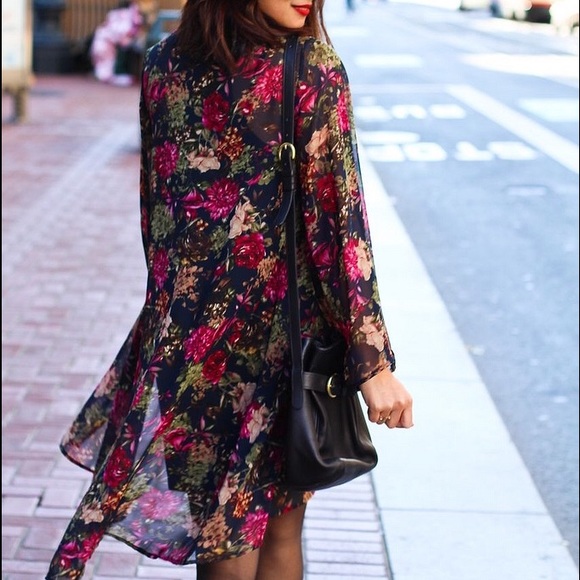 Floral flowy chiffon cardigan🌹 - Picture 3 of 3