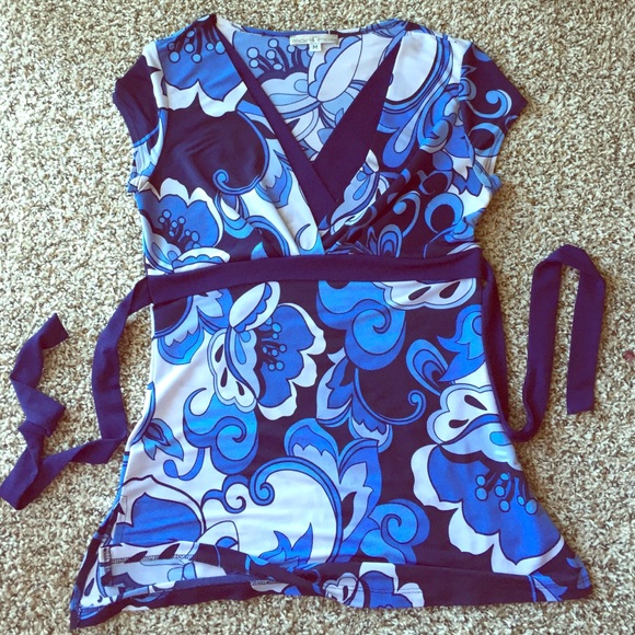 Beautiful blue V-neck blouse that ties in back