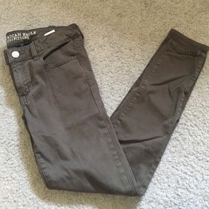 Olive green American eagle sateen jeggings!