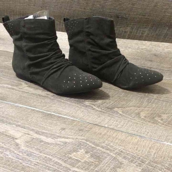 New! Steve Madden Grey Suede Boots