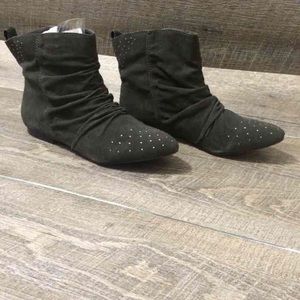 New! Steve Madden Grey Suede Boots