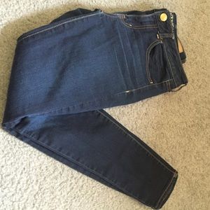 Size 6 American eagle jeggings!