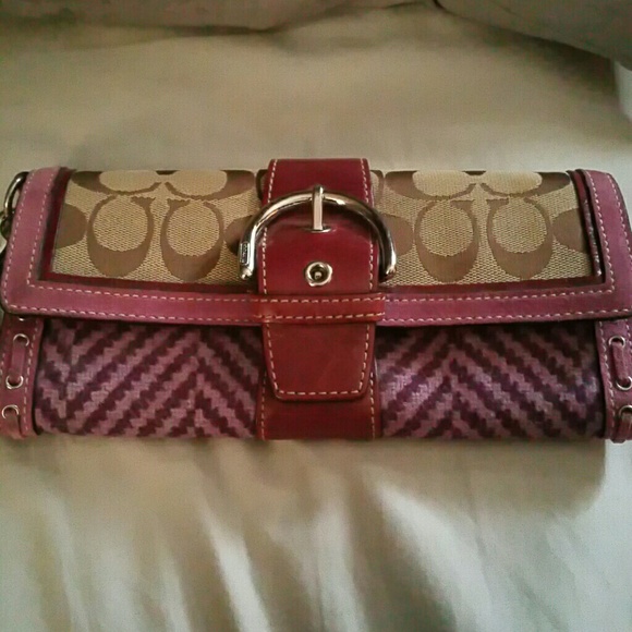 Plum Coach clutch. Authentic. - Picture 4 of 4