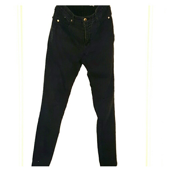 {{black skinny jeans}}