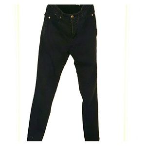 {{black skinny jeans}}