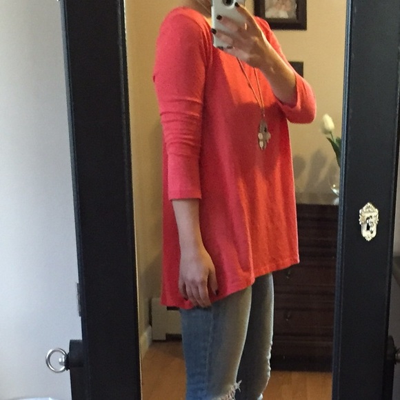 Adorable 💕Coral spring top💕 - Picture 2 of 4