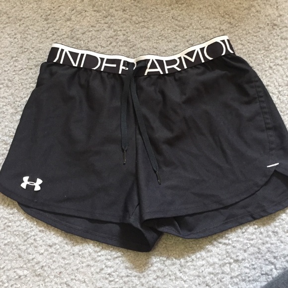 Size small Under Armour sporty shorts!