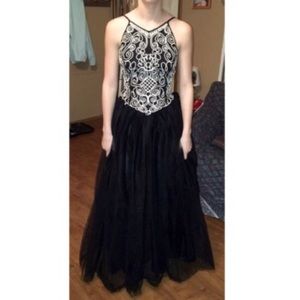 BLACK CURVY PROM DRESS