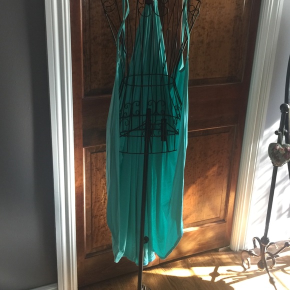 Wrap- around - Picture 2 of 3
