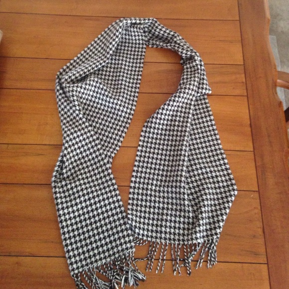 Cashmere like hounds tooth scarf