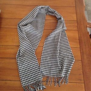 Cashmere like hounds tooth scarf