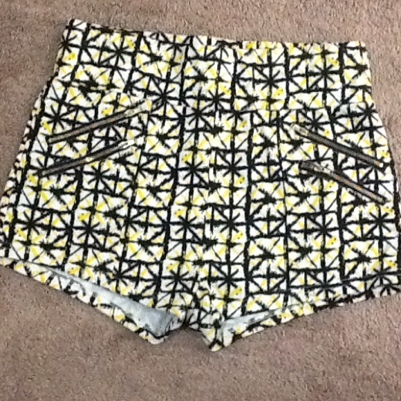 Sexy short with double zipper on each side