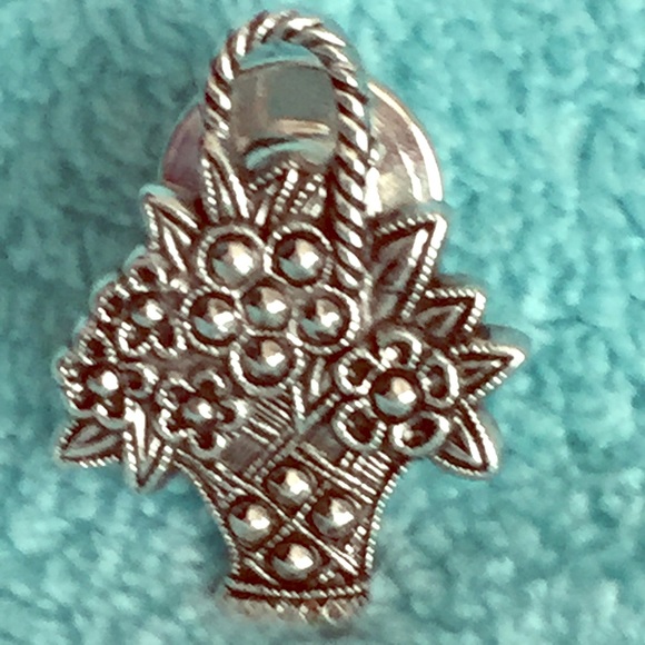 Basket pin