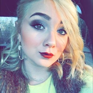 Meet your Posher, Michaela