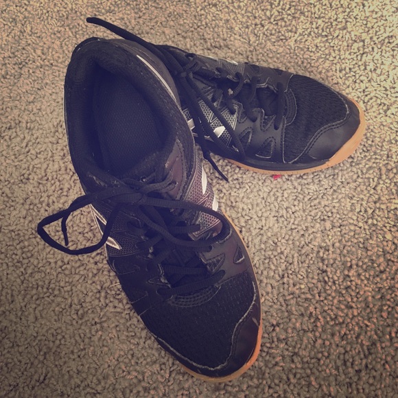 Asics volleyball tennis shoes althletic