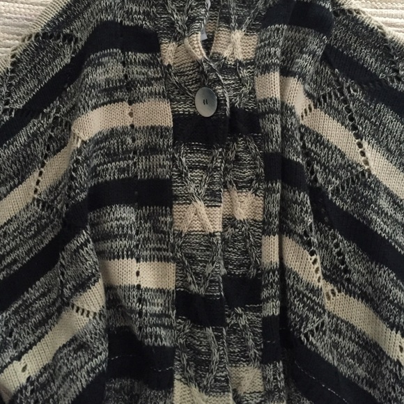Karen Hart Black and Tan poncho - Picture 2 of 2