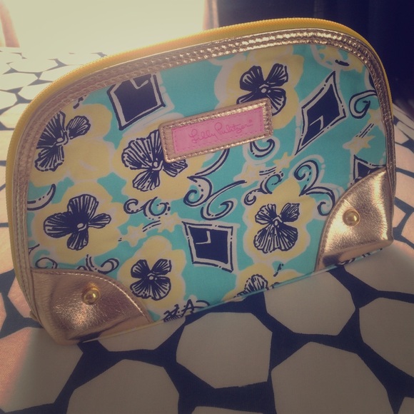 Lilly Pulitzer make up bag!