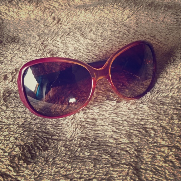 Cute maroon sunglasses