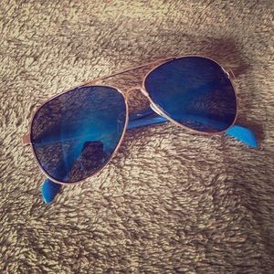 Cute blue mirrored aviators