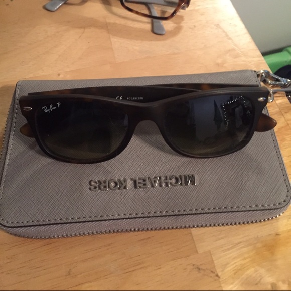 Matte tortoise polarized raybans
