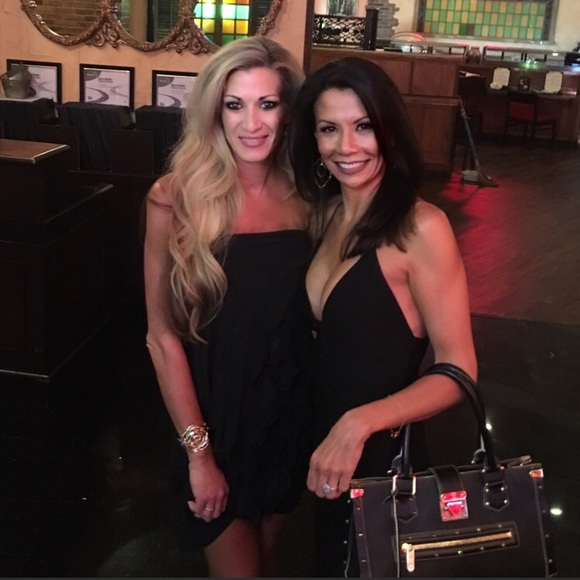 Shop our Closet 💛 ❤️💚💜💙 - Picture 6 of 8