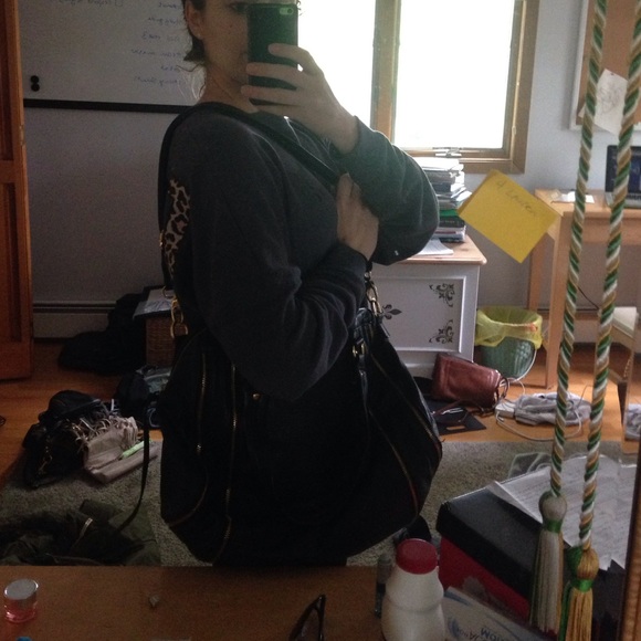 Black faux leather bag with gold zippers. - Picture 4 of 4