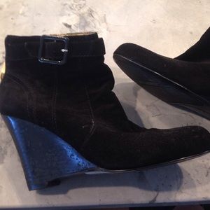 Suede Nine West booties s 10