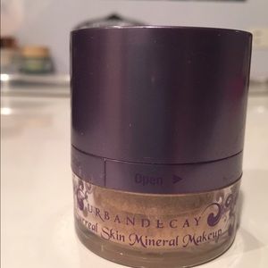 Urban Decay Surreal Skin Mineral makeup