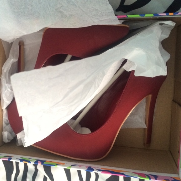 Wine color high heel pumps 👠👠 - Picture 2 of 4