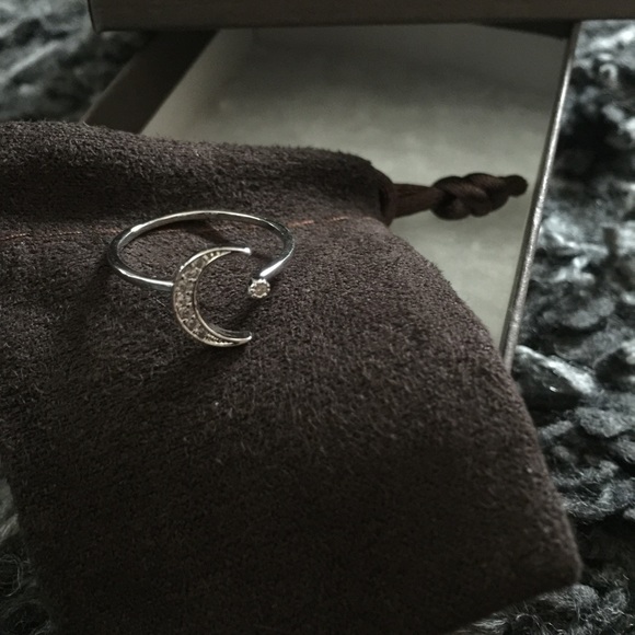 SOLD OUT🌙Silver Toned Crescent Moon Ring🌙 - Picture 2 of 4