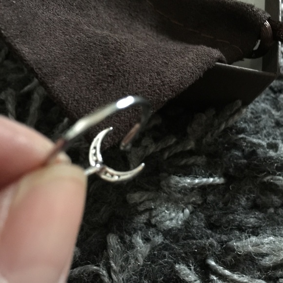 SOLD OUT🌙Silver Toned Crescent Moon Ring🌙 - Picture 4 of 4