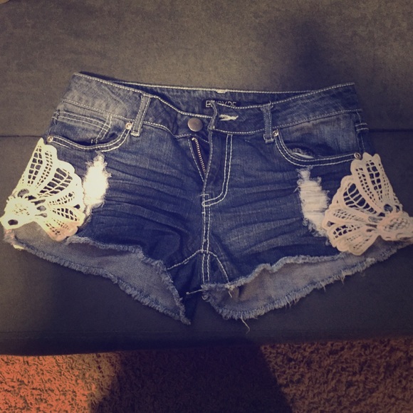 Size 5 Zumiez Shorts