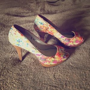 Adorable floral pumps!