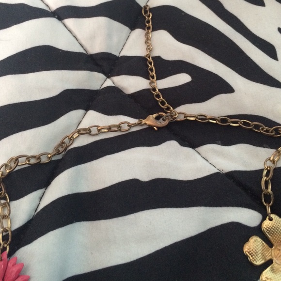 Flower necklace - Picture 2 of 3