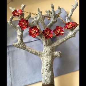 Kate Spade Necklace. Lays gently along neck!